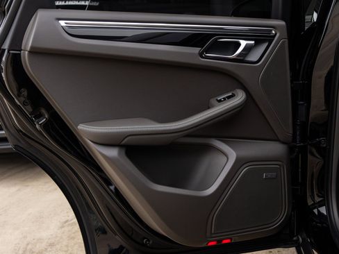 New 2026 Porsche Macan image 33