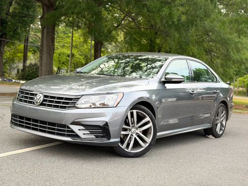 Used 2018 Volkswagen Passat 2.0T R-Line FWD image 2