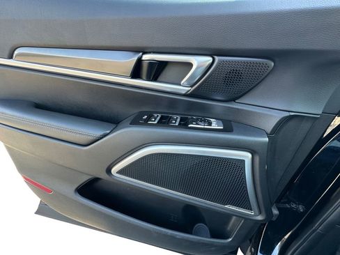 Used 2025 Kia Telluride S FWD image 7