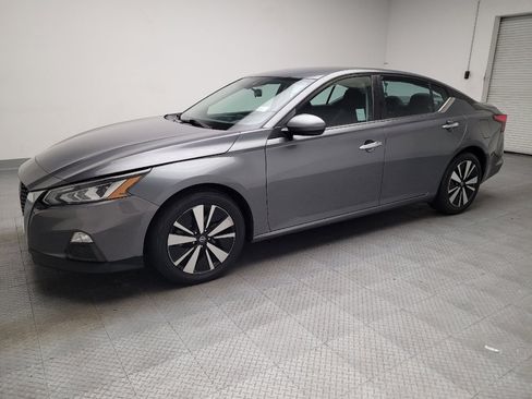 Used 2021 Nissan Altima 2.5 SV FWD image 2