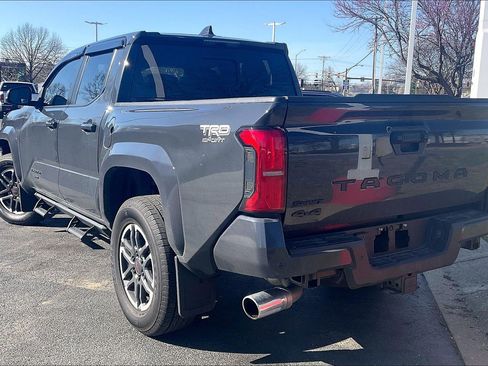 Used 2024 Toyota Tacoma TRD Sport w/ TRD Sport Upgrade Package image 3