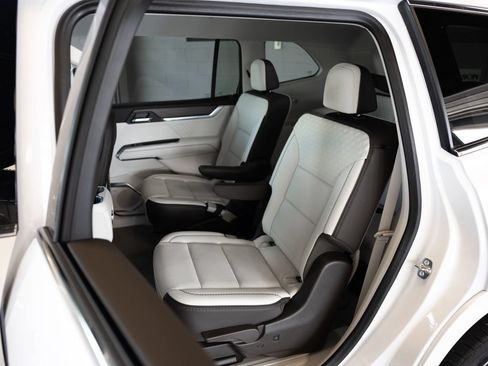 Used 2025 GMC Acadia Denali AWD/4WD image 12
