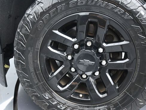 Used 2017 Chevrolet Silverado 2500 LT w/ Midnight Edition AWD/4WD image 10