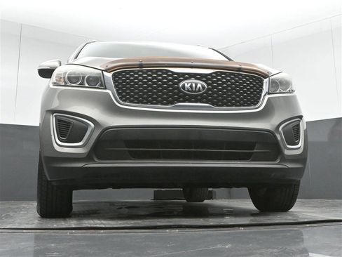 Used 2017 Kia Sorento LX w/ LX Convenience Package FWD image 30