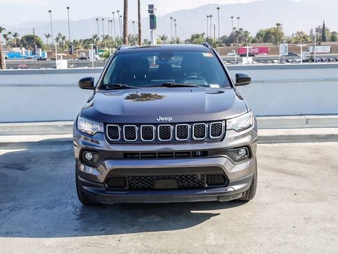 Used 2024 Jeep Compass Latitude AWD/4WD image 3