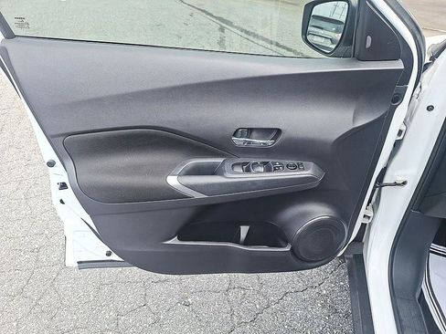 Used 2024 Nissan Kicks SV FWD image 9
