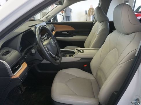 Used 2024 Toyota Grand Highlander AWD image 20