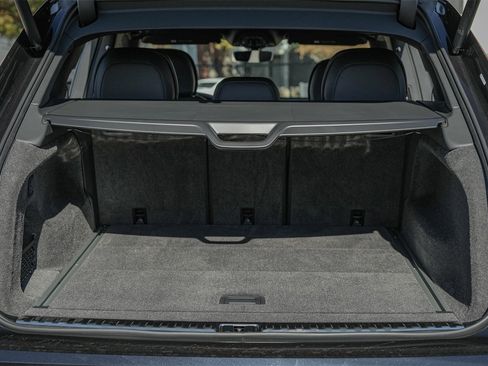 New 2025 Bentley Bentayga image 37