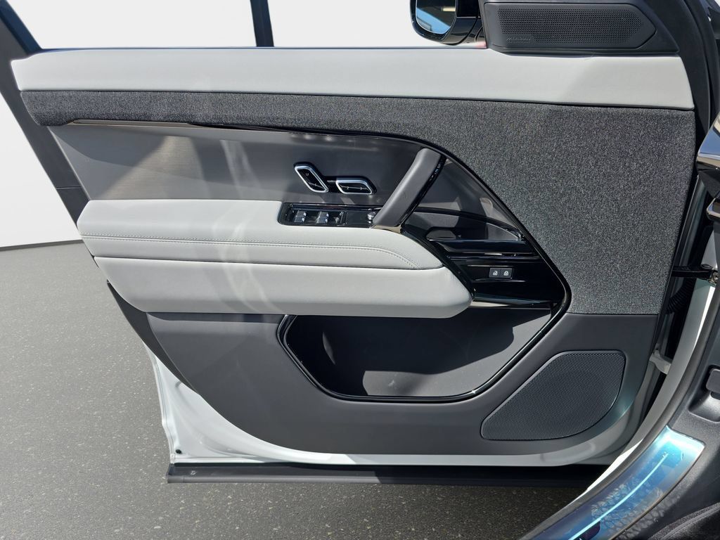 New 2027 Land Rover Range Rover Sport SE AWD/4WD image 29