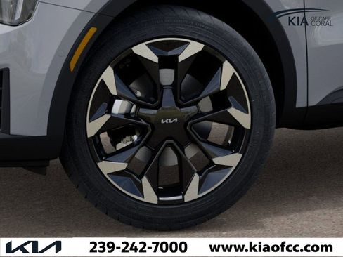 New 2026 Kia Sorento SX image 9