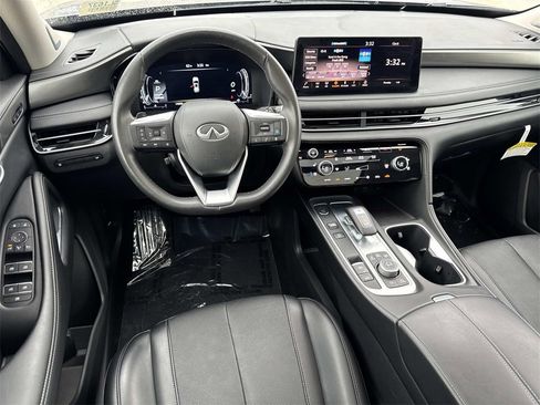 Certified 2025 INFINITI QX60 Luxe image 8