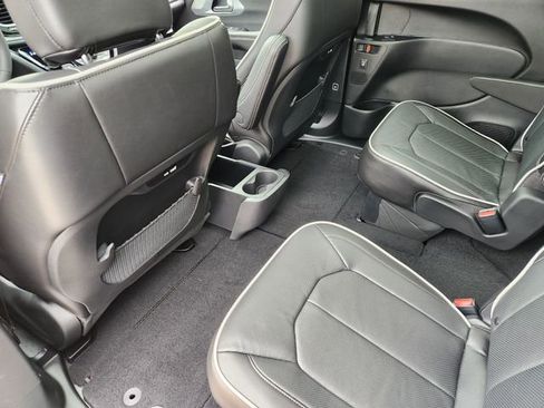 New 2026 Chrysler Pacifica Limited FWD image 22