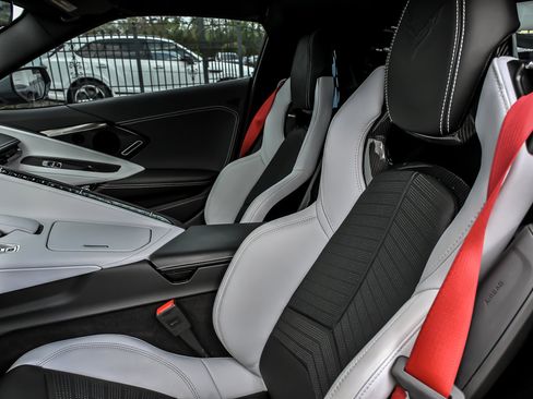 Used 2025 Chevrolet Corvette Stingray Preferred Cpe w/ Stealth Interior Trim Package RWD image 28