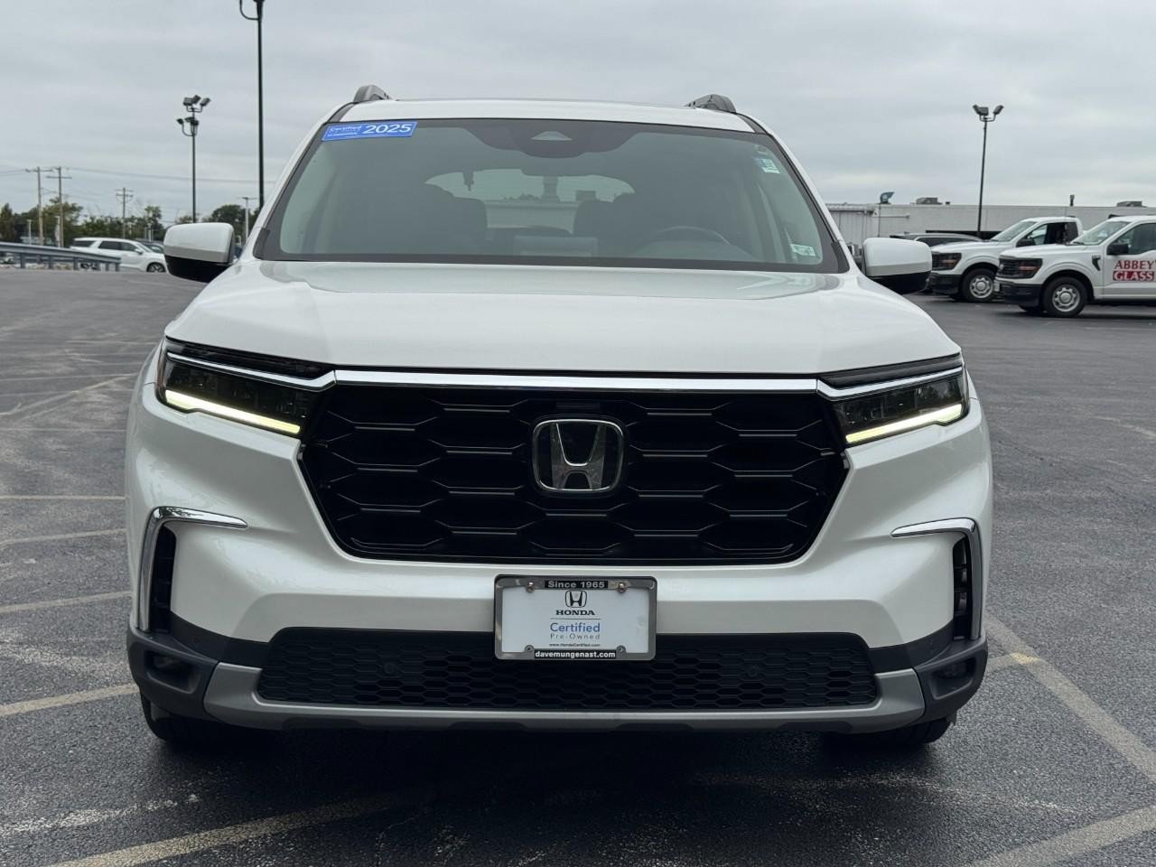 Certified 2025 Honda Pilot Touring image 11