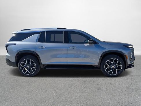 New 2026 Chevrolet Traverse High Country image 3