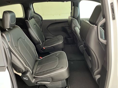 New 2026 Chrysler Pacifica Limited w/ S Appearance Package FWD image 18