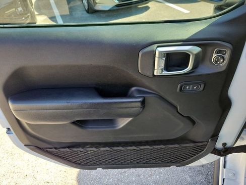 Used 2024 Jeep Wrangler Rubicon image 24