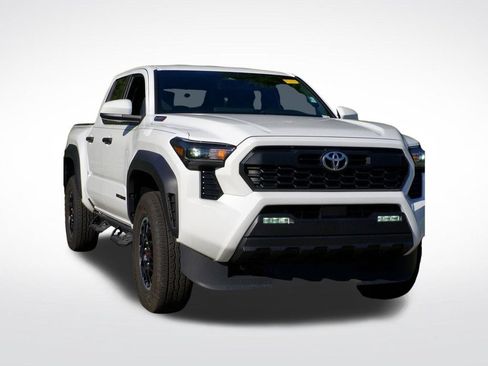 Used 2024 Toyota Tacoma TRD Off-Road AWD/4WD image 33