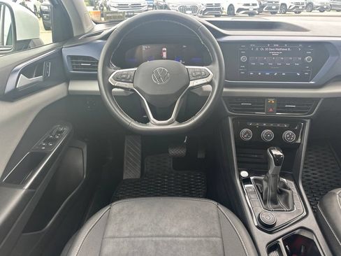 Used 2023 Volkswagen Taos SE w/ Panoramic Sunroof Package AWD/4WD image 17