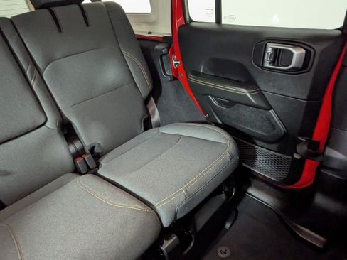 Used 2025 Jeep Wrangler Unlimited Sahara w/ Safety Group AWD/4WD image 14