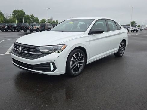 Used 2024 Volkswagen Jetta Sport FWD image 2