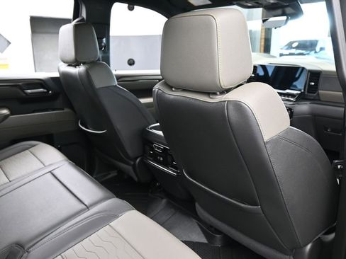 Used 2024 Chevrolet Silverado 1500 ZR2 w/ Technology Package image 47