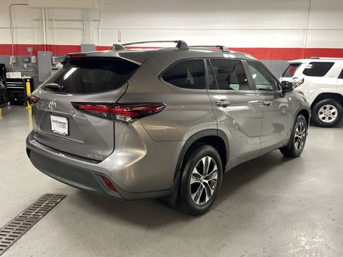 Used 2026 Toyota Highlander XLE image 10
