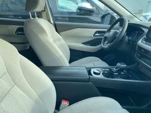 Used 2025 Nissan Rogue SV image 5