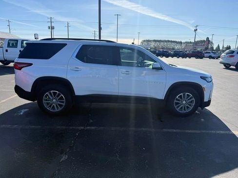 Used 2023 Chevrolet Traverse LT w/ LPO, Floor Liner Package AWD/4WD image 2