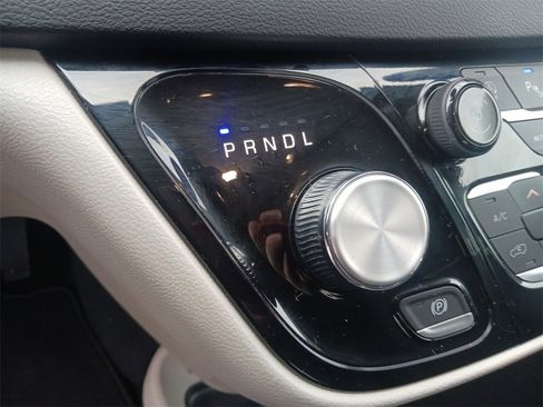 Used 2024 Chrysler Pacifica Touring-L image 33