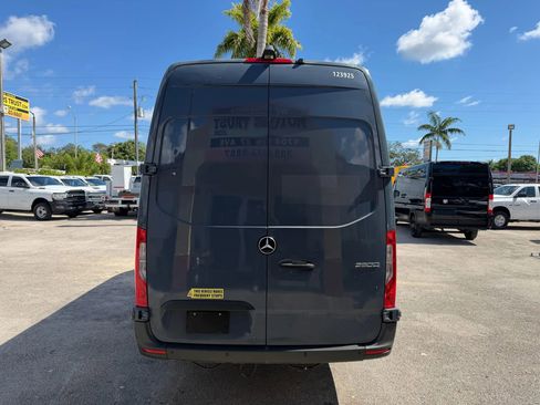 Used 2019 Mercedes-Benz Sprinter 170 image 4