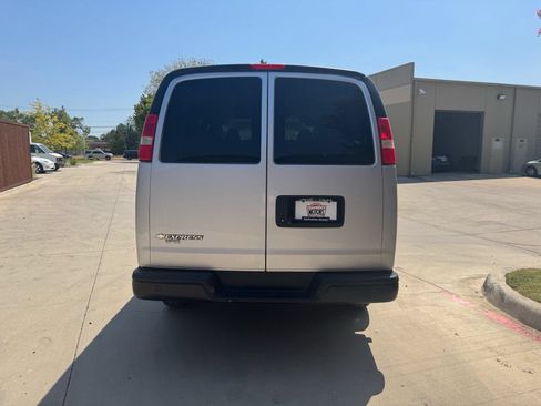 Used 2019 Chevrolet Express 2500 LS w/ Driver Convenience Package RWD image 3