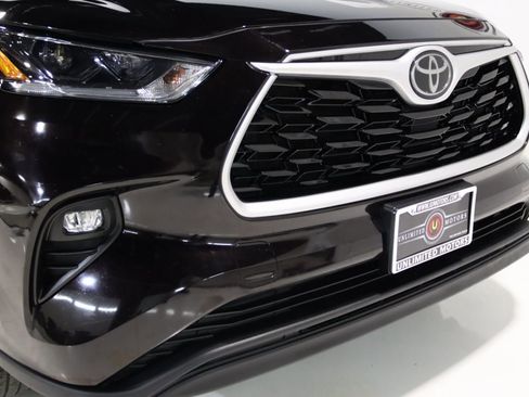 Used 2021 Toyota Highlander XLE image 22