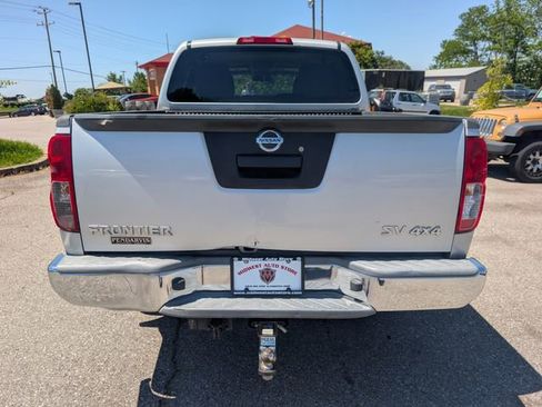 Used 2013 Nissan Frontier SV AWD/4WD image 5