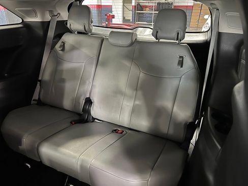 Used 2025 Toyota Sienna XLE w/ XLE Plus Package AWD/4WD image 18