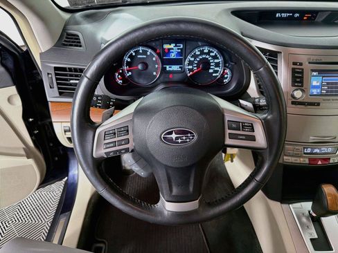 Used 2013 Subaru Outback 2.5i Limited w/ Moonroof Pkg AWD/4WD image 3