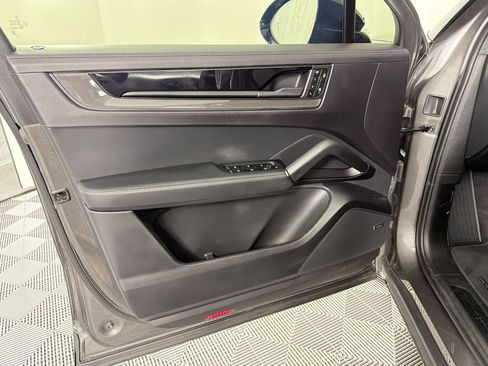 Certified 2025 Porsche Cayenne GTS AWD/4WD image 14