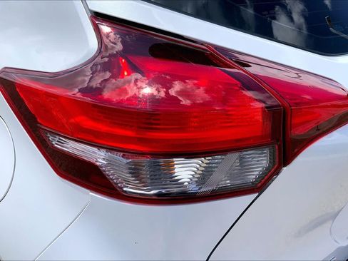 Used 2019 Nissan Kicks SR FWD image 29