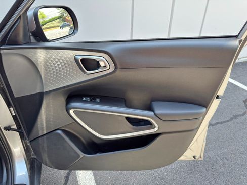 Used 2022 Kia Soul LX w/ Technology Package FWD image 35