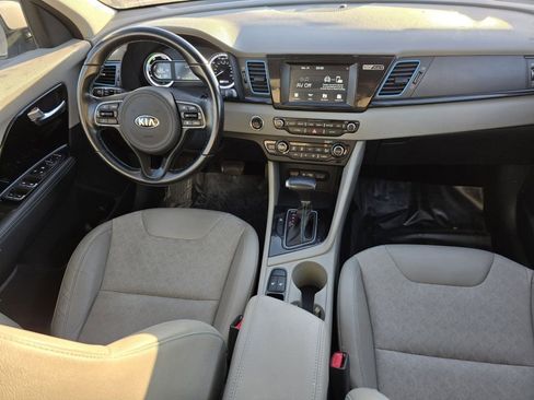Used 2019 Kia Niro EX image 32