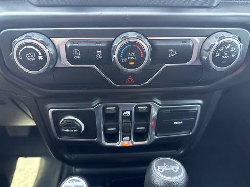 Used 2018 Jeep Wrangler Unlimited Sport S AWD/4WD image 21