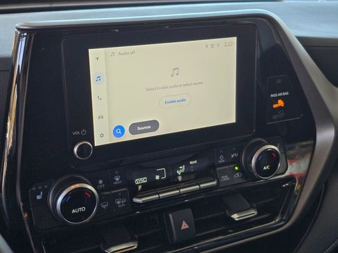 Used 2024 Toyota Highlander XLE image 31