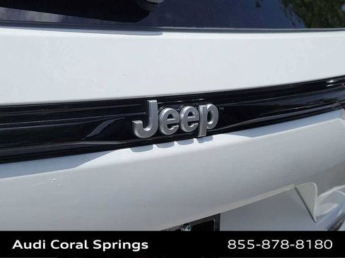 Used 2025 Jeep Grand Cherokee Summit AWD/4WD image 7