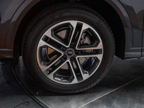 Certified 2025 Audi Q5 Premium w/ Convenience Package AWD/4WD image 10