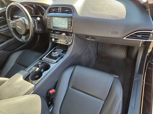 Used 2017 Jaguar XE Premium image 22