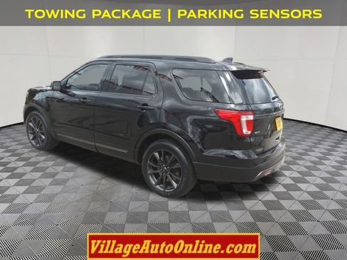 Used 2017 Ford Explorer XLT w/ XLT Technology Feature Bundle AWD/4WD image 2