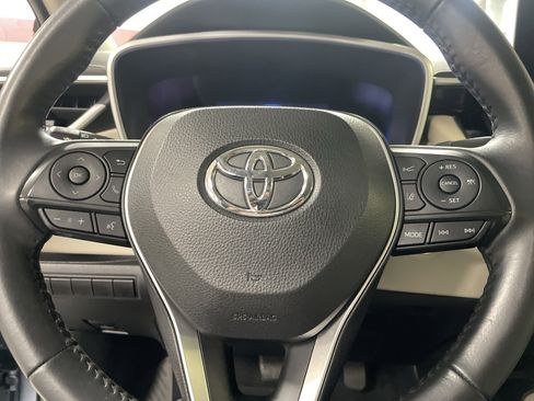 Used 2020 Toyota Corolla XLE image 18