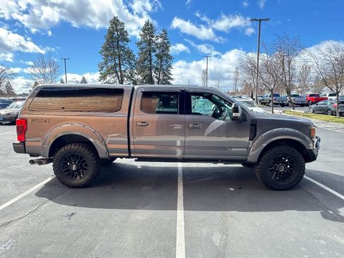 Used 2022 Ford F350 Lariat w/ Black Appearance Package image 6