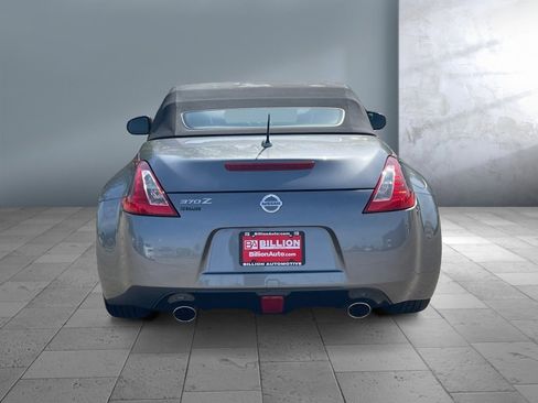 Used 2018 Nissan 370Z Roadster RWD image 5