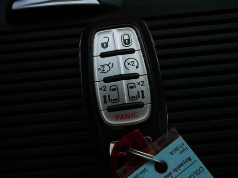 Used 2023 Chrysler Pacifica Touring-L image 31